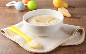kaszka manna z glutenem dla niemowlaka – pierwsze wprowadzenie glutenu